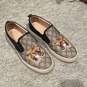 Gucci tiger slip on sneakers